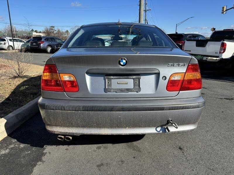 Used 2004 BMW 325i Sedan RWD image 3