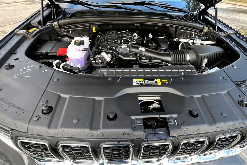 New 2025 Jeep Grand Cherokee Laredo X w/ Luxury Tech Group I image 11