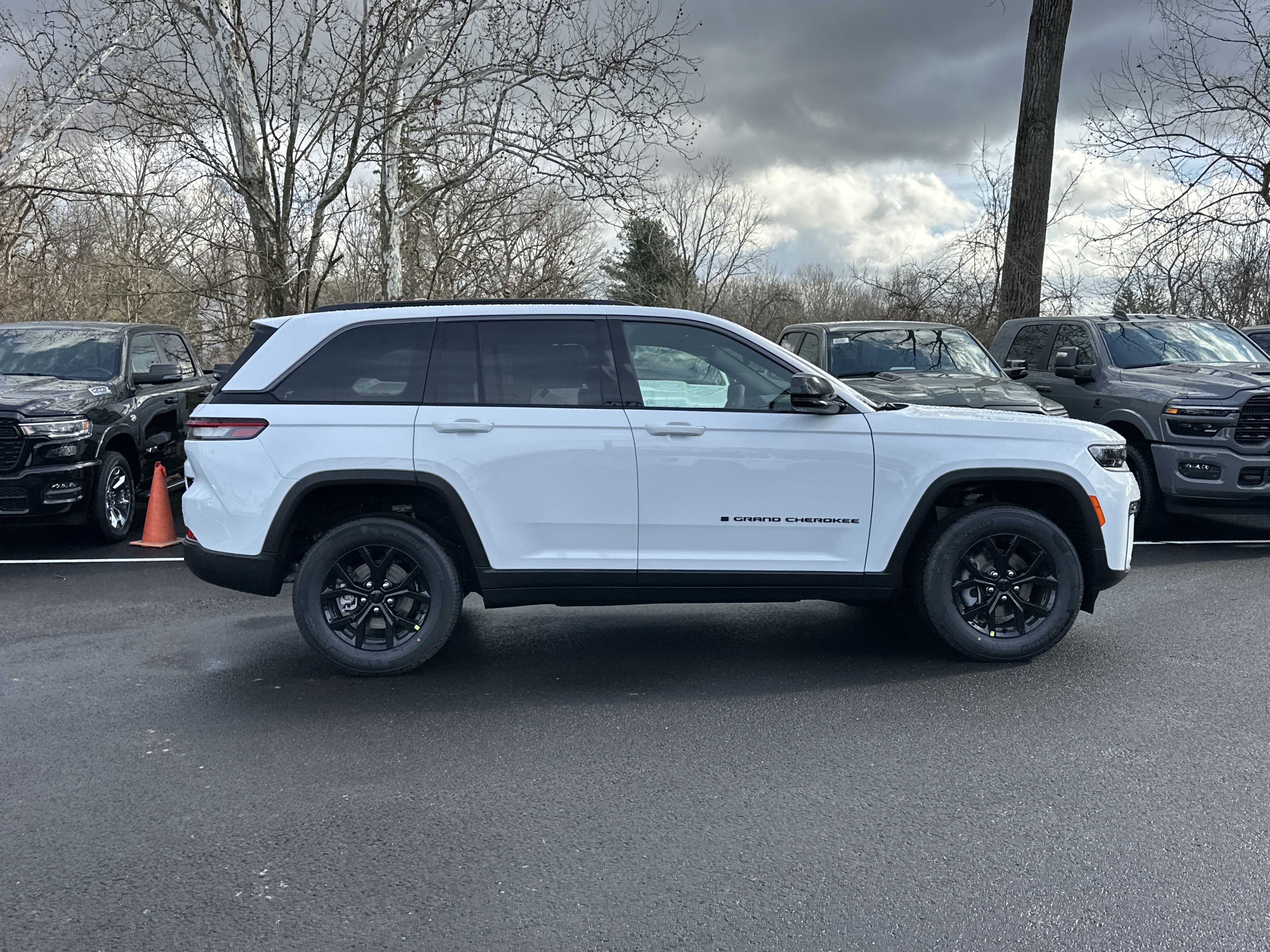 New 2026 Jeep Grand Cherokee Altitude AWD/4WD image 20