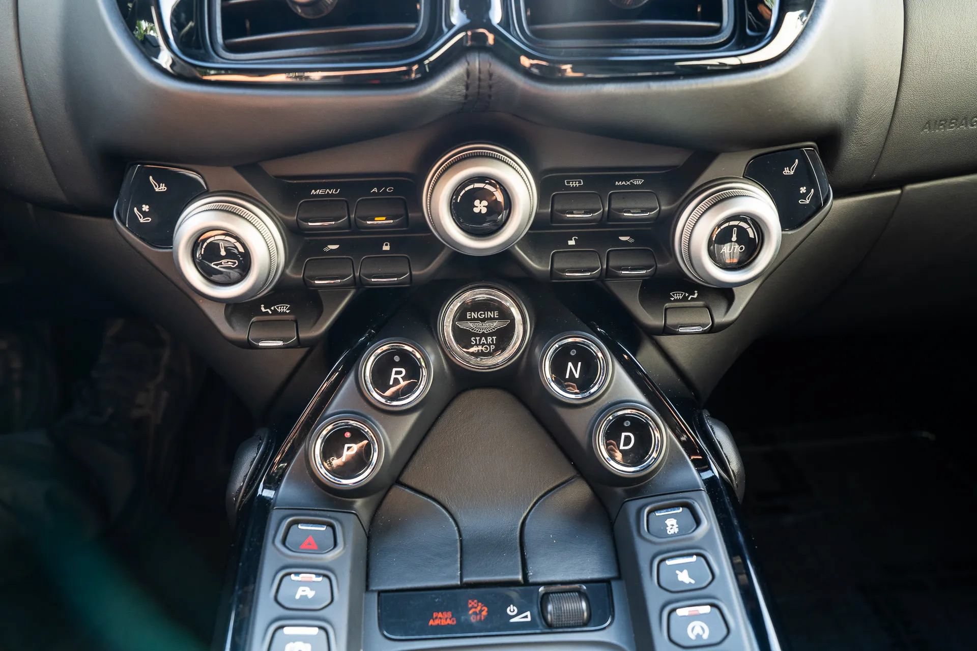 Used 2019 Aston Martin V8 Vantage Coupe RWD image 33