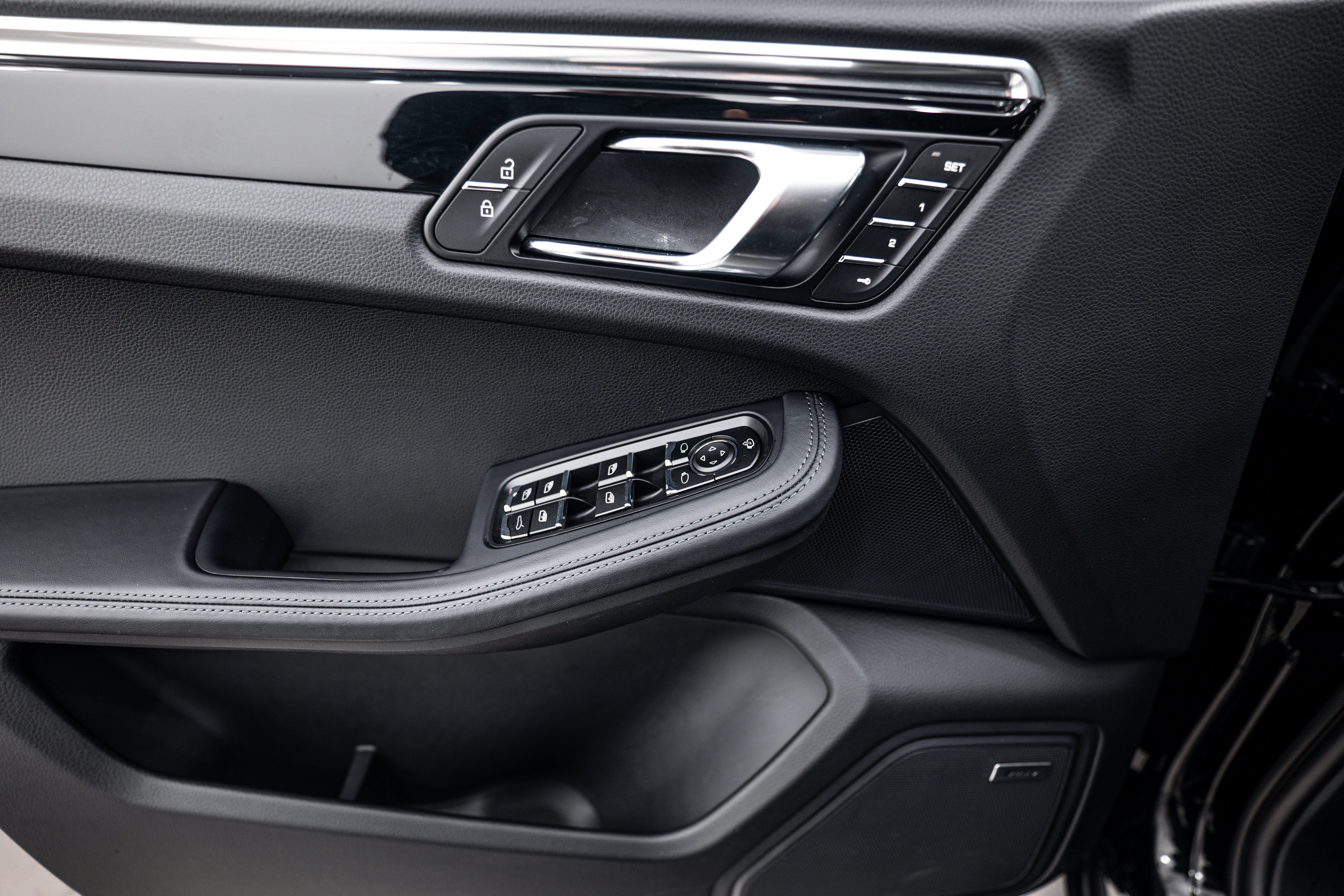 Certified 2026 Porsche Macan AWD/4WD image 19