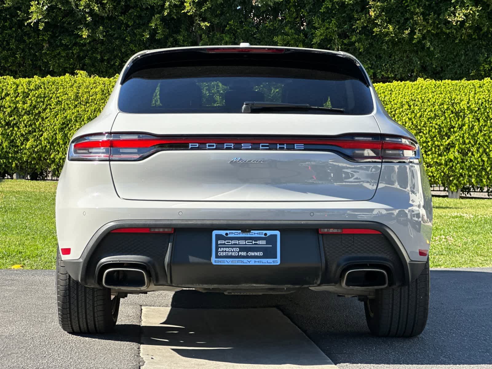 Certified 2025 Porsche Macan AWD/4WD image 7