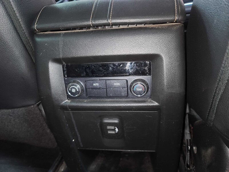 Used 2020 Chevrolet Traverse LT FWD image 21