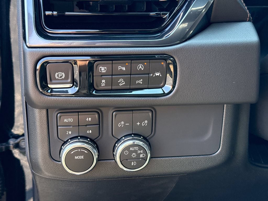 New 2026 GMC Yukon XL AT4 AWD/4WD image 19