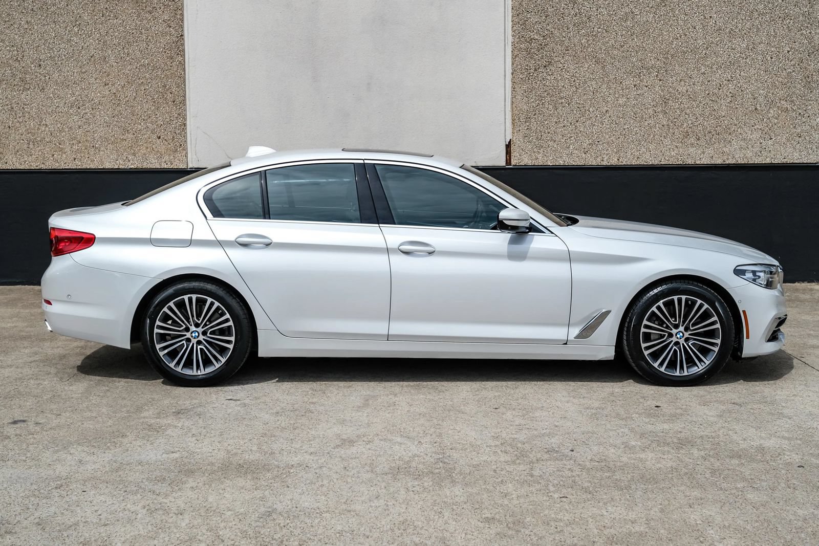 Used 2019 BMW 540i xDrive AWD/4WD image 6