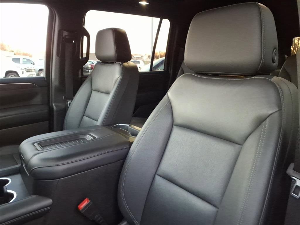 Used 2022 Chevrolet Suburban LT w/ LT Signature Package image 13