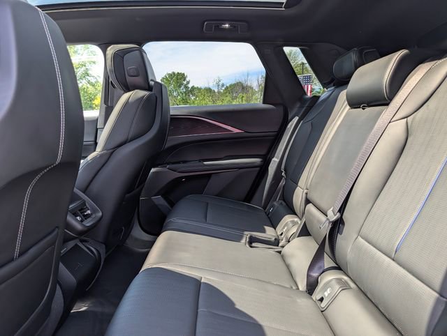 Used 2024 Cadillac Lyriq Luxury AWD/4WD image 17