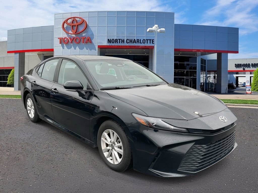 Used 2025 Toyota Camry LE image 1