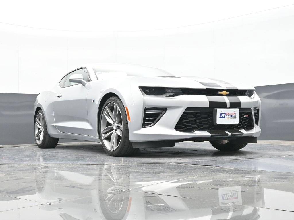 Used 2018 Chevrolet Camaro SS RWD image 48