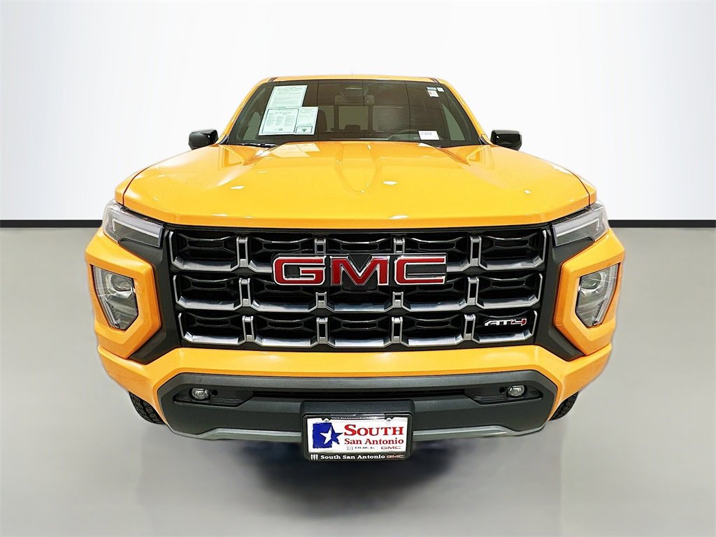 Used 2025 GMC Canyon AT4 image 2
