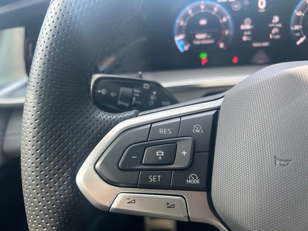 Certified 2025 Volkswagen Tiguan SE R-Line AWD/4WD image 21