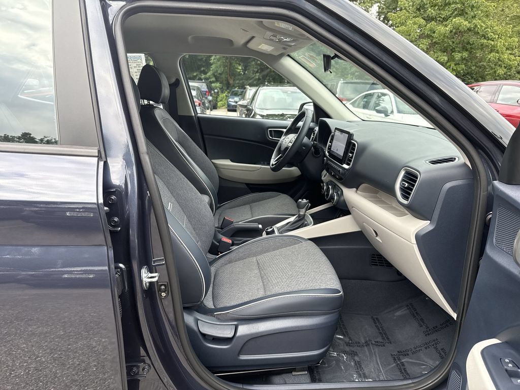 Used 2023 Hyundai Venue Limited FWD image 25
