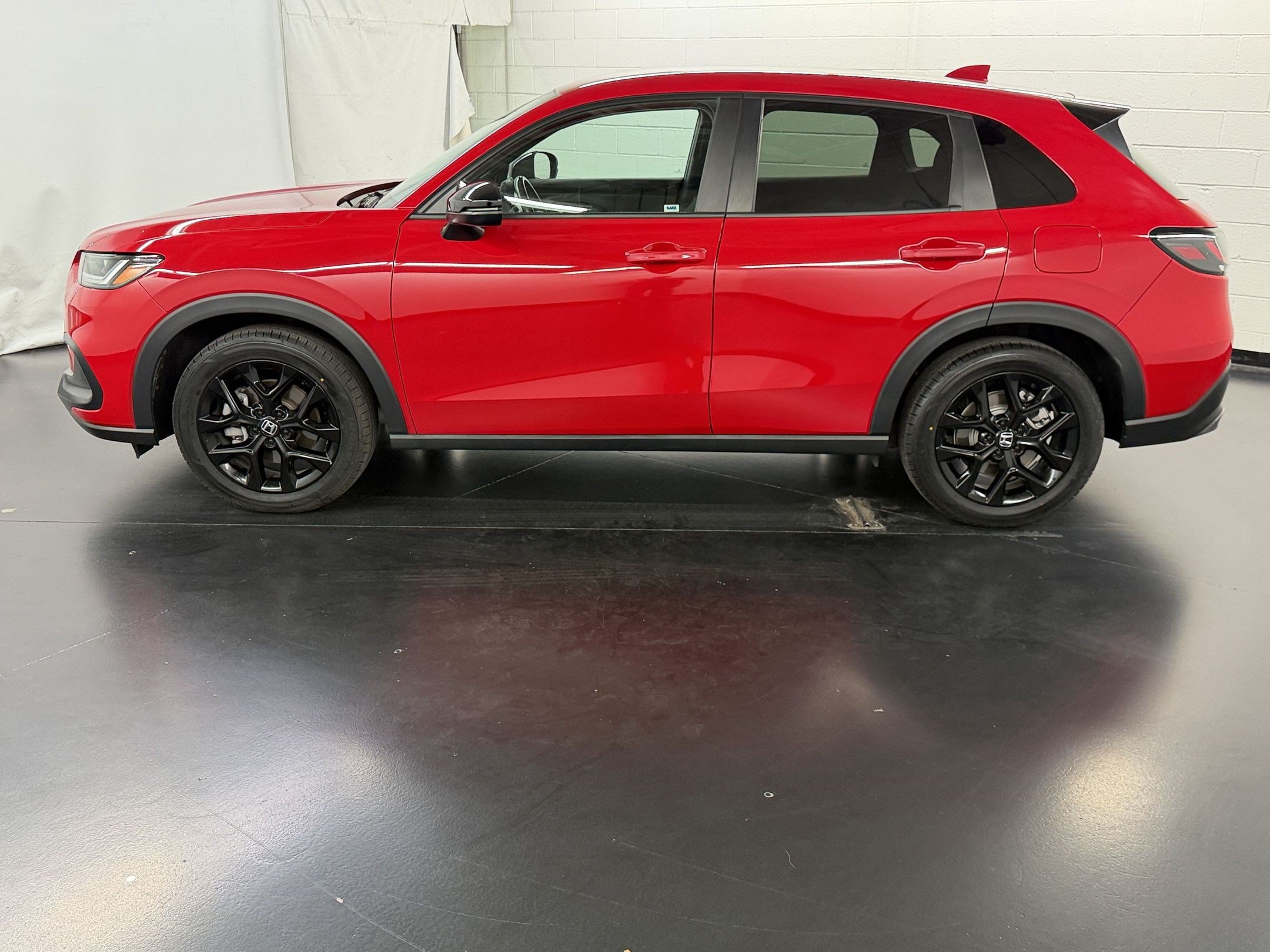 Certified 2025 Honda HR-V Sport image 2