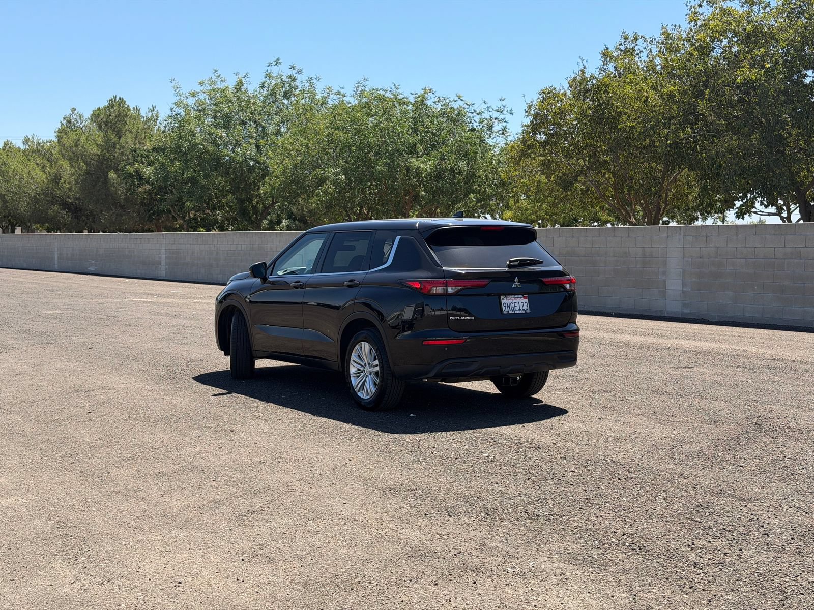 Used 2024 Mitsubishi Outlander ES FWD image 7