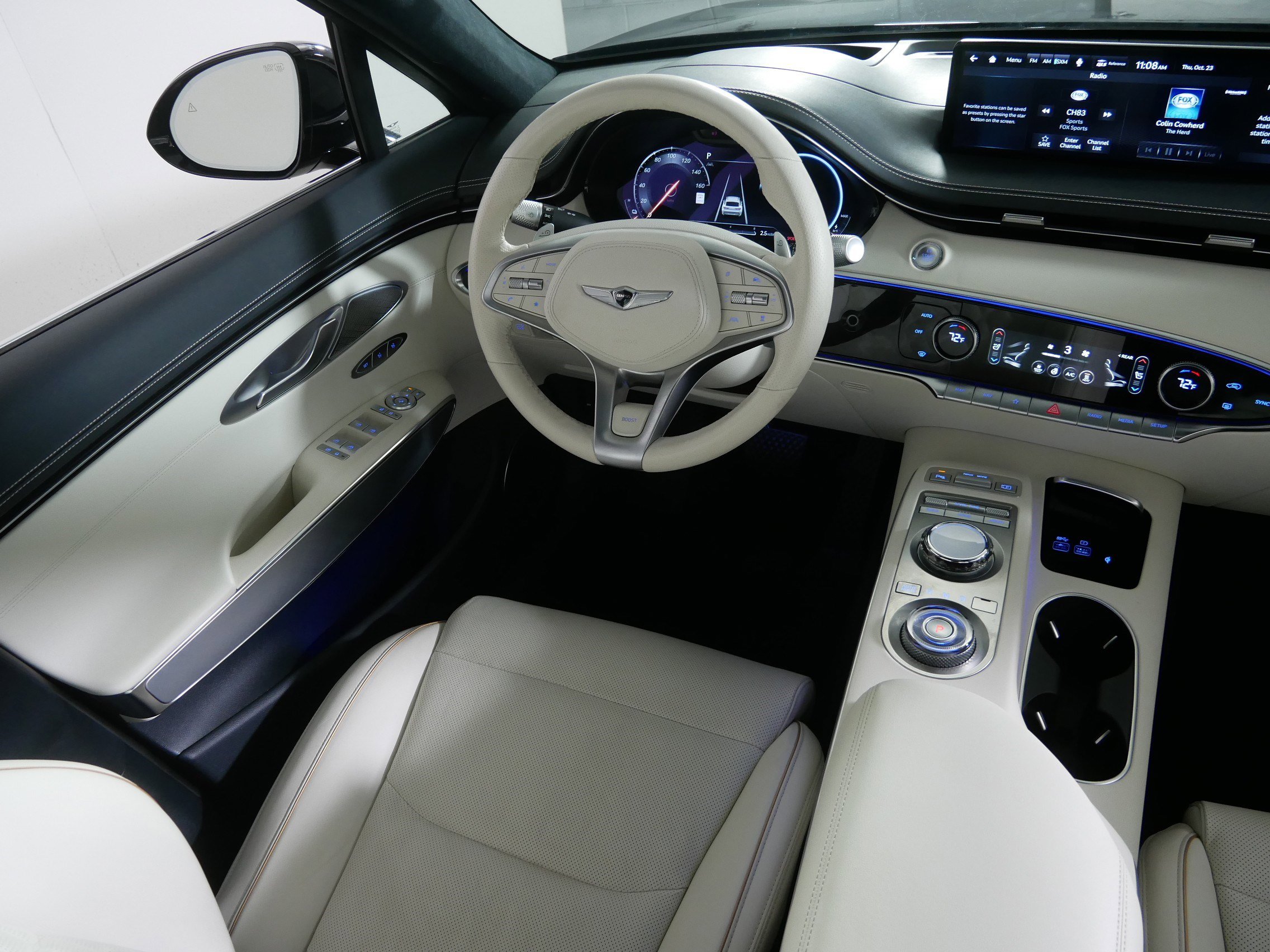 Certified 2025 Genesis Electrified GV70 Advanced w/ Prestige Package image 9