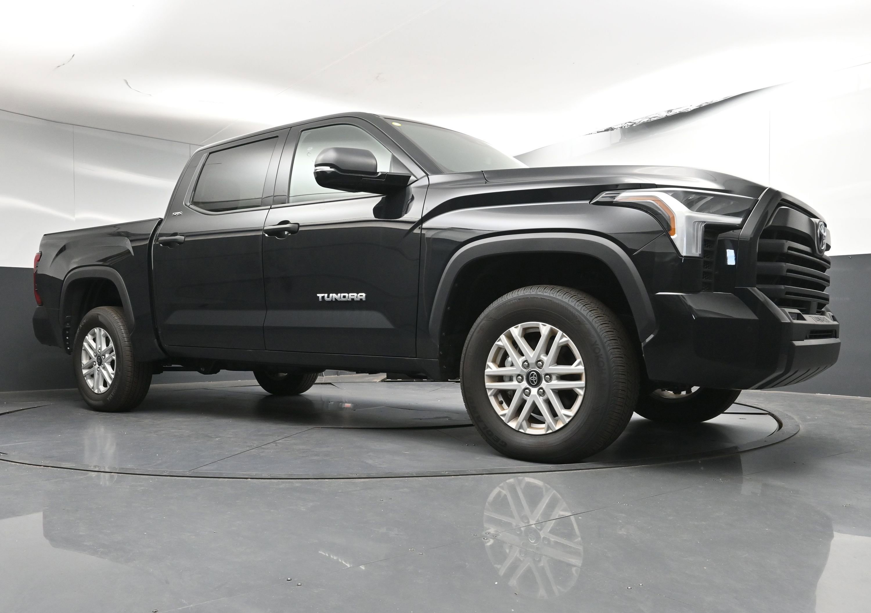 Used 2025 Toyota Tundra SR5 w/ SR5 Convenience Package image 25