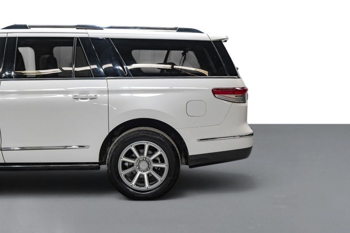 Used 2022 Lincoln Navigator L Reserve AWD/4WD image 11