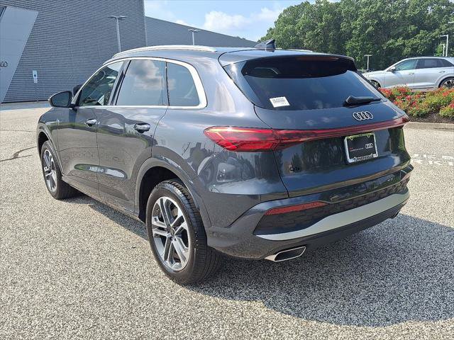 Certified 2025 Audi Q5 Premium w/ Convenience Package AWD/4WD image 4