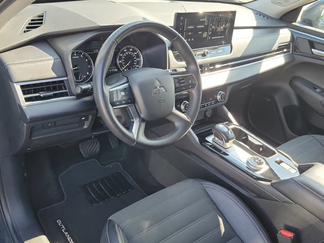 Used 2025 Mitsubishi Outlander SE FWD image 17