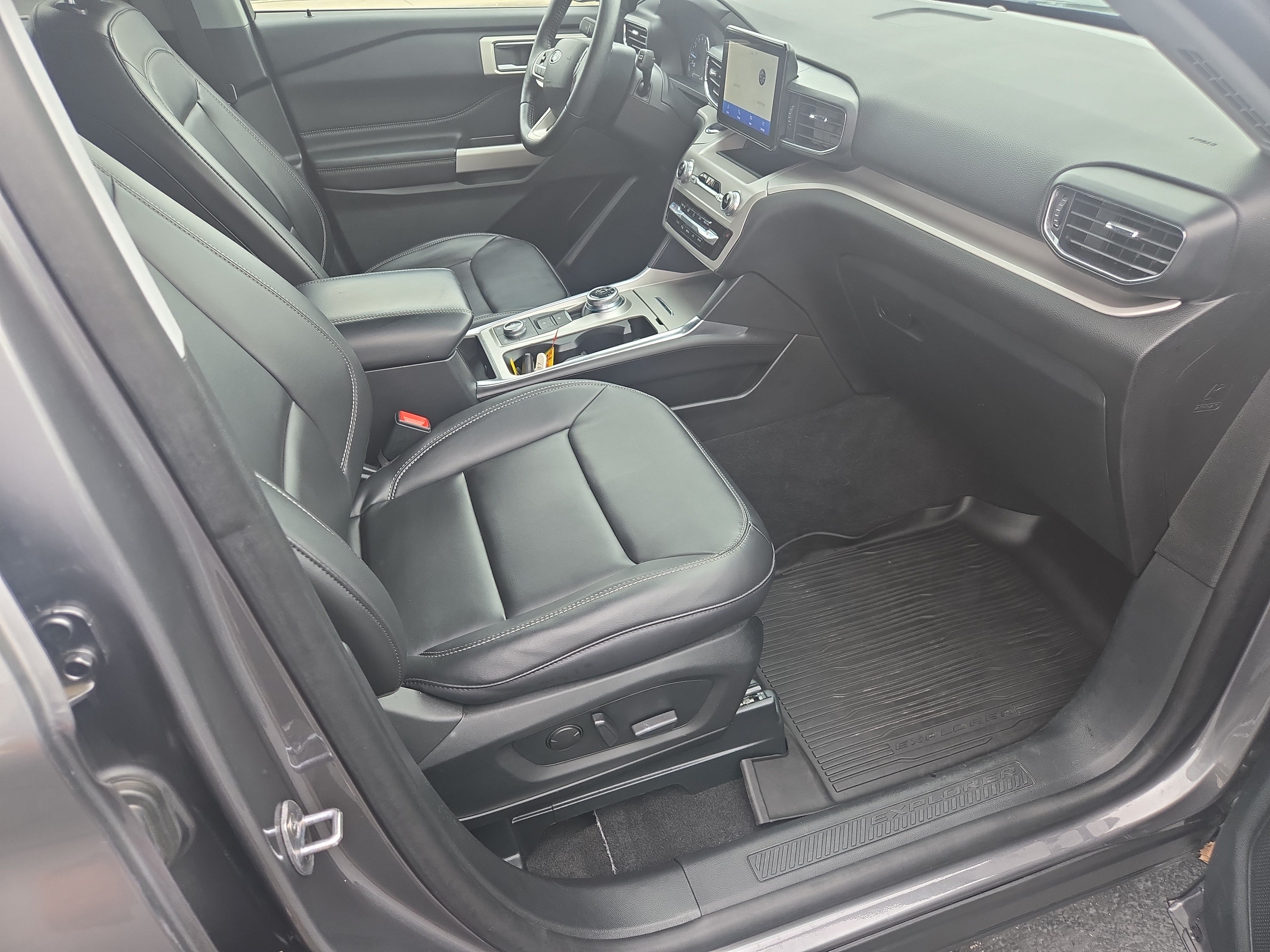 Used 2024 Ford Explorer XLT w/ Equipment Group 202A AWD/4WD image 19