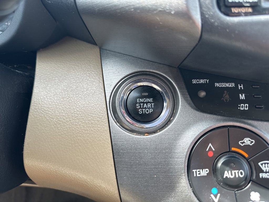Used 2009 Toyota RAV4 Limited AWD/4WD image 25