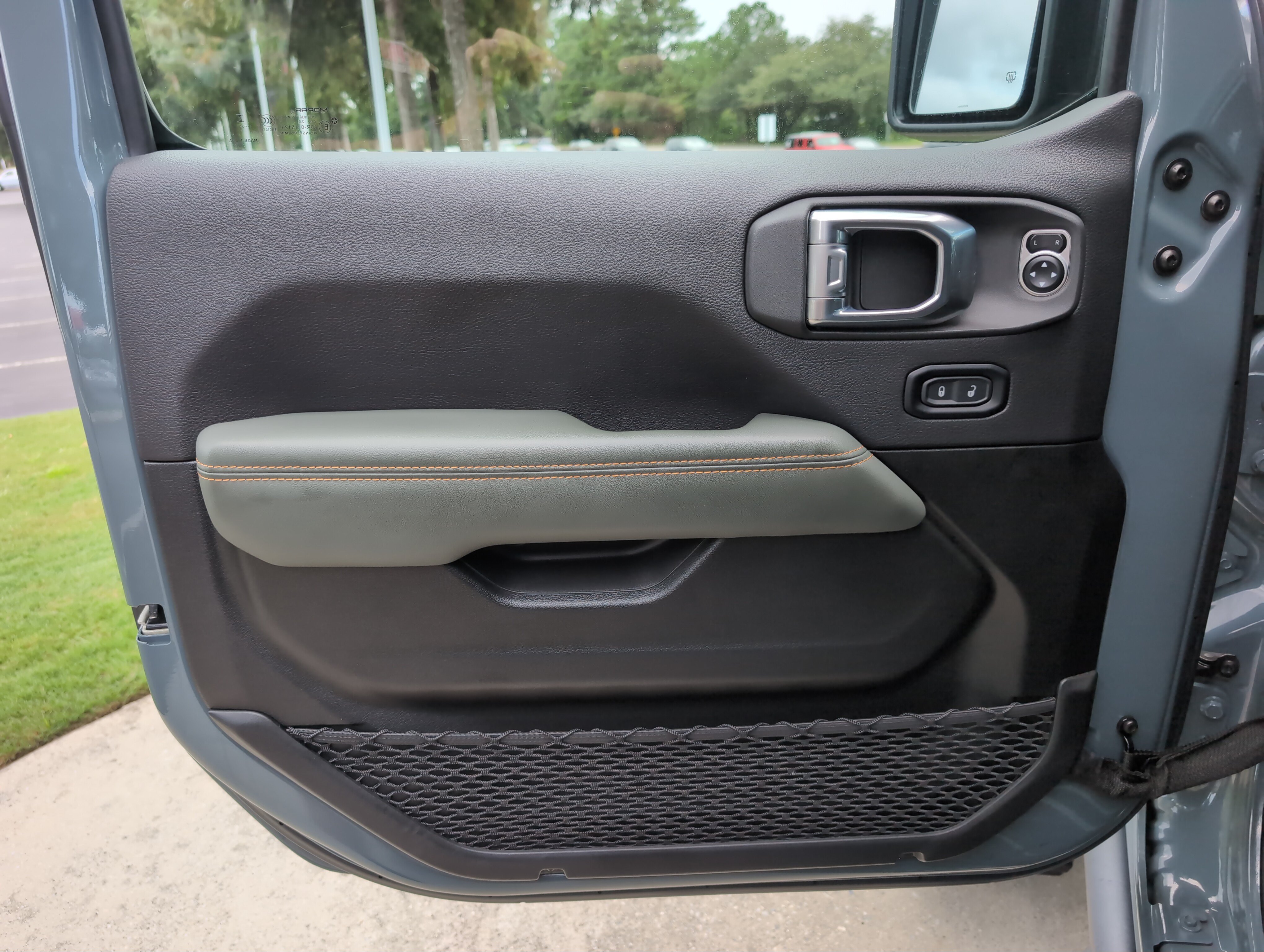 Used 2024 Jeep Gladiator Mojave AWD/4WD image 14