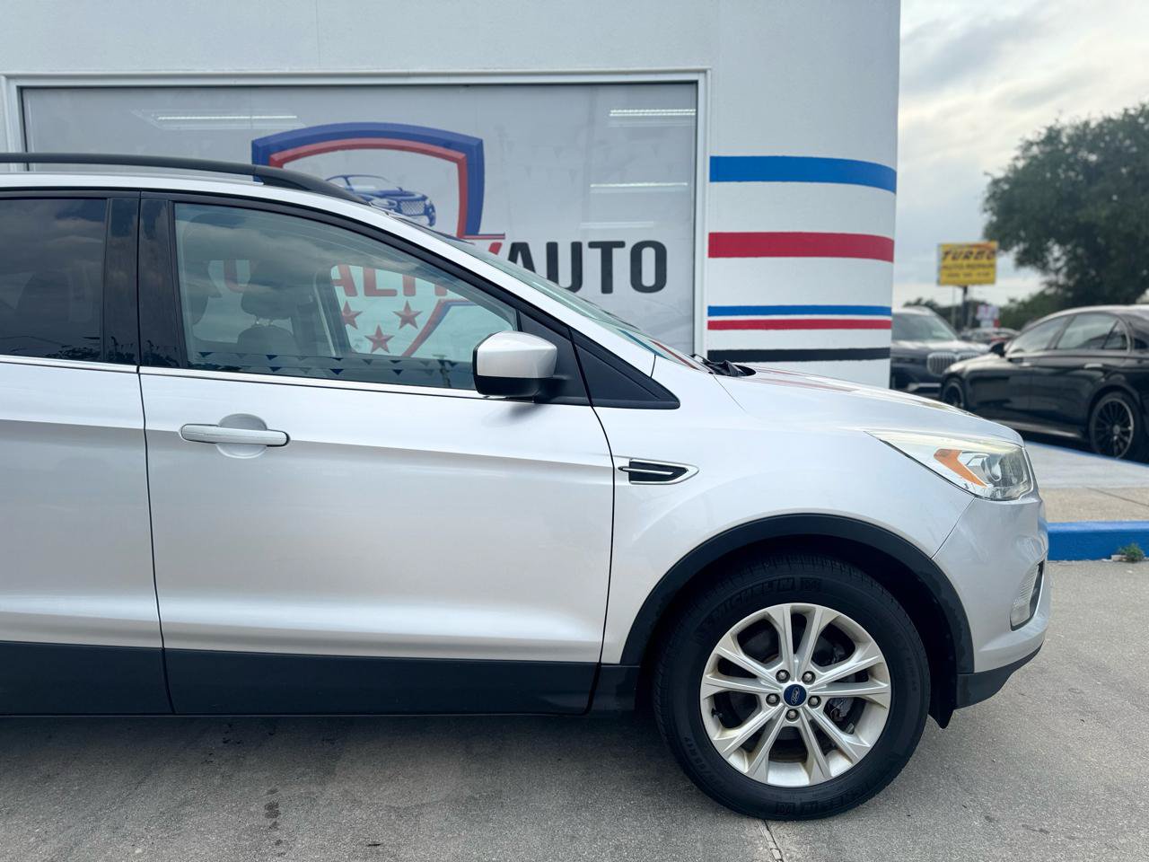 Used 2017 Ford Escape SE w/ Equipment Group 201A FWD image 21