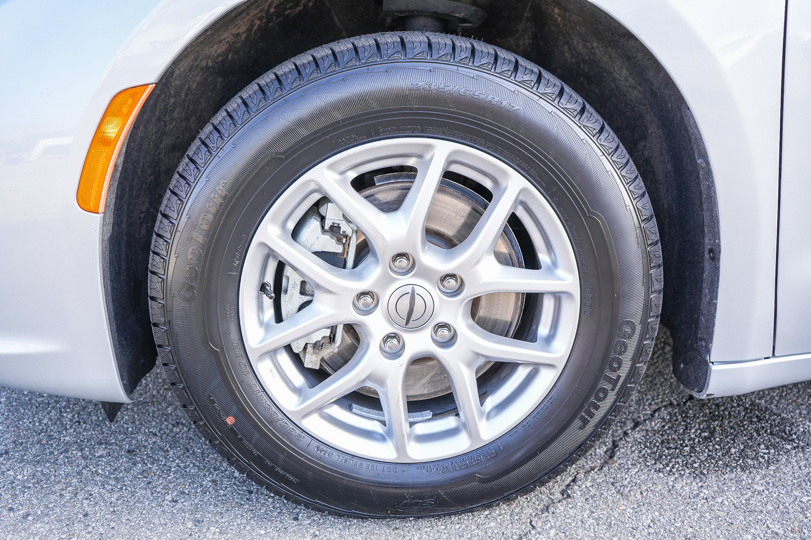 Used 2024 Chrysler Pacifica Touring-L image 11