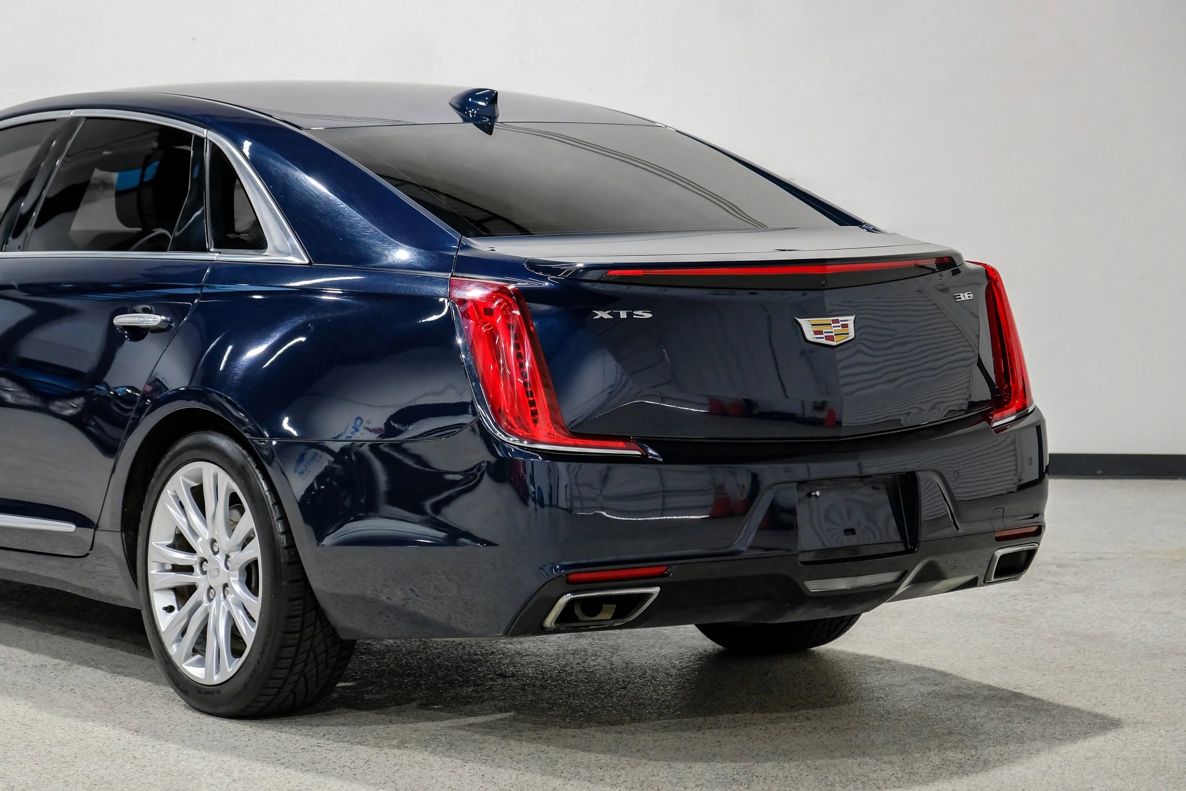 Used 2019 Cadillac XTS Luxury image 13