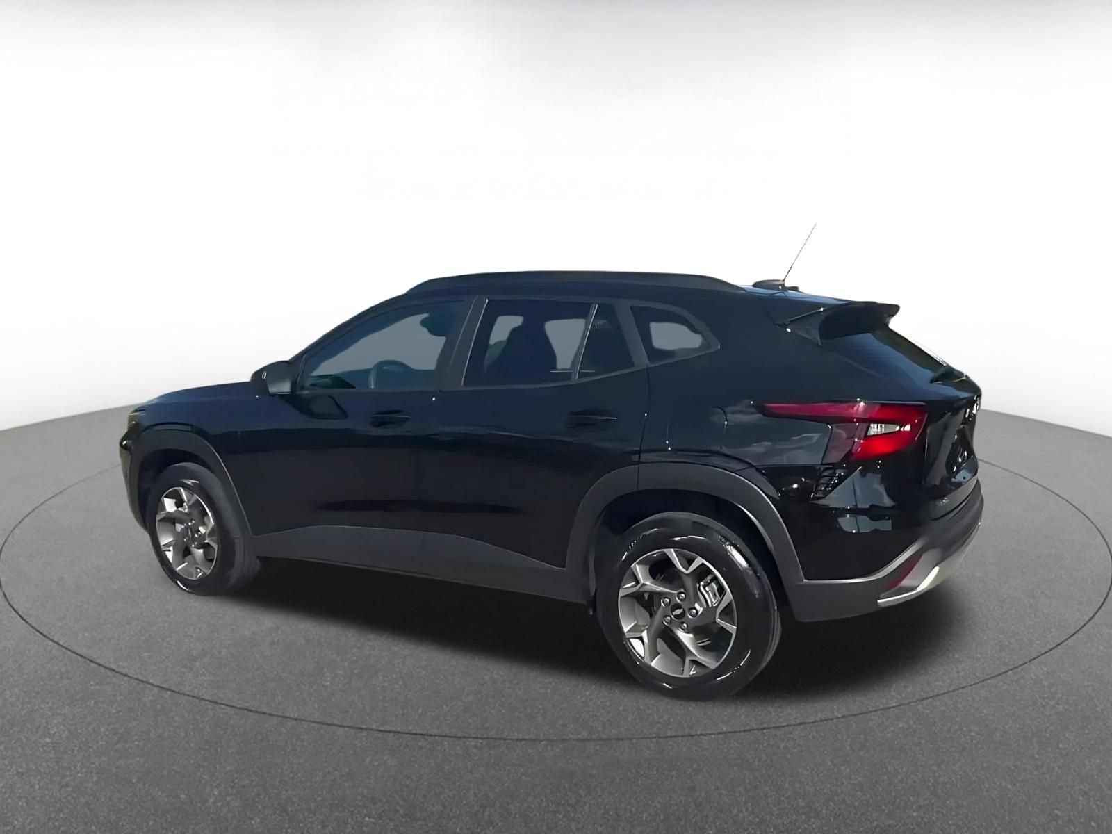 Used 2025 Chevrolet Trax LT FWD image 10