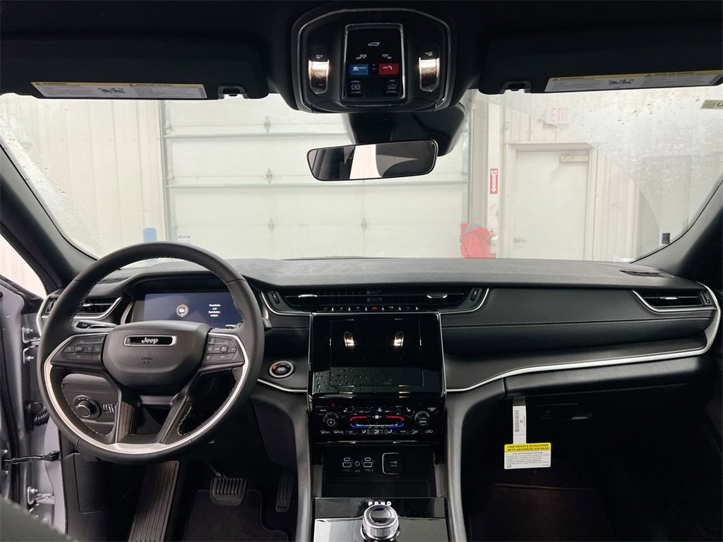 New 2025 Jeep Grand Cherokee Altitude w/ Trailer Tow Package image 10