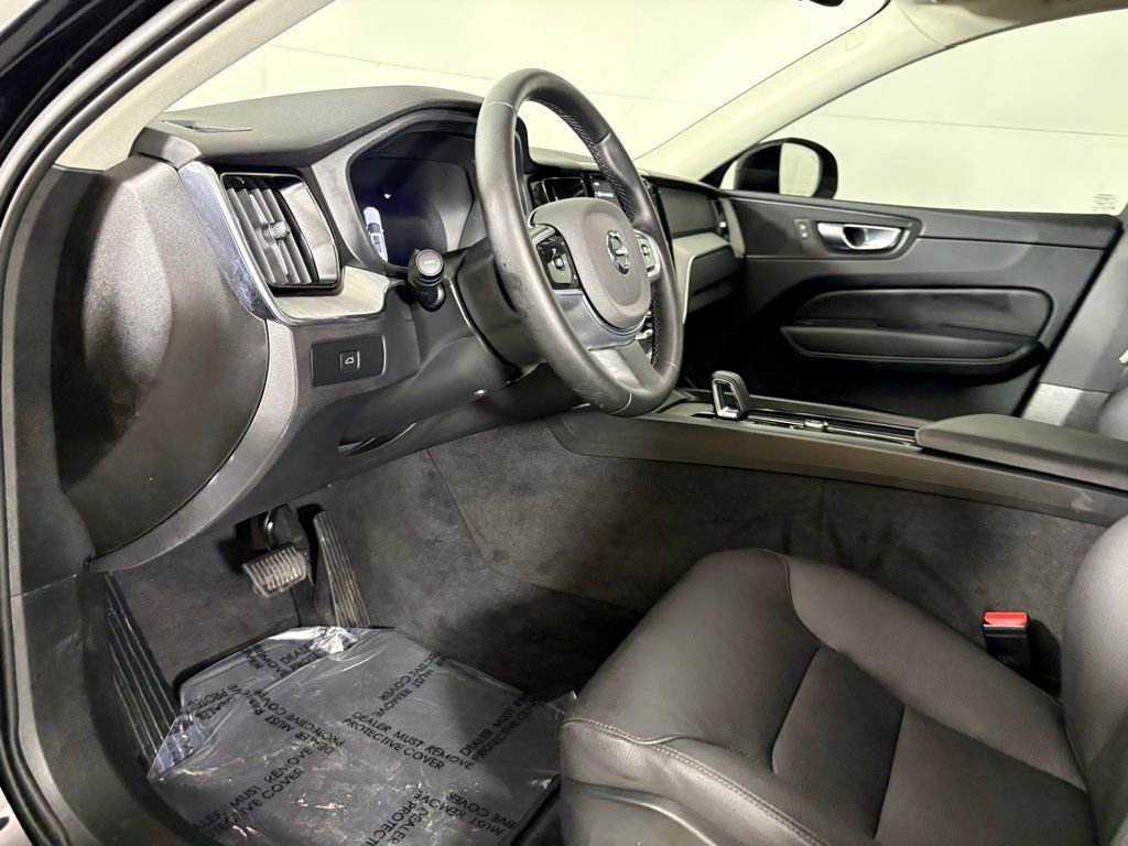 Used 2025 Volvo XC60 B5 Plus AWD/4WD image 22