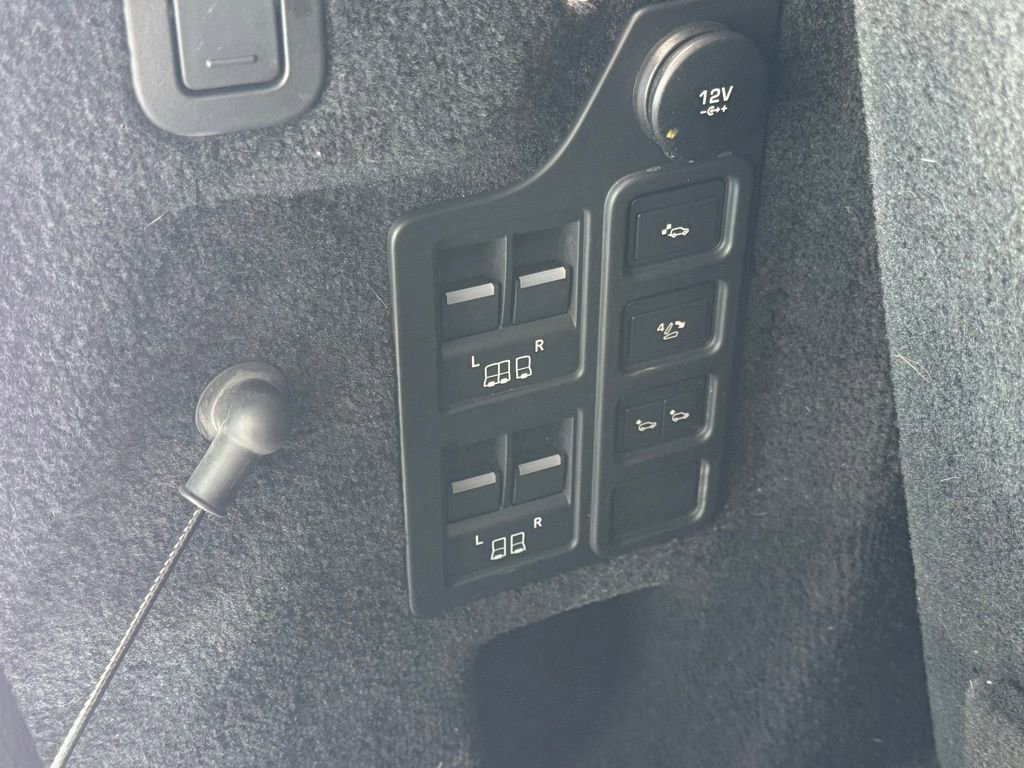 Used 2020 Land Rover Discovery HSE image 11