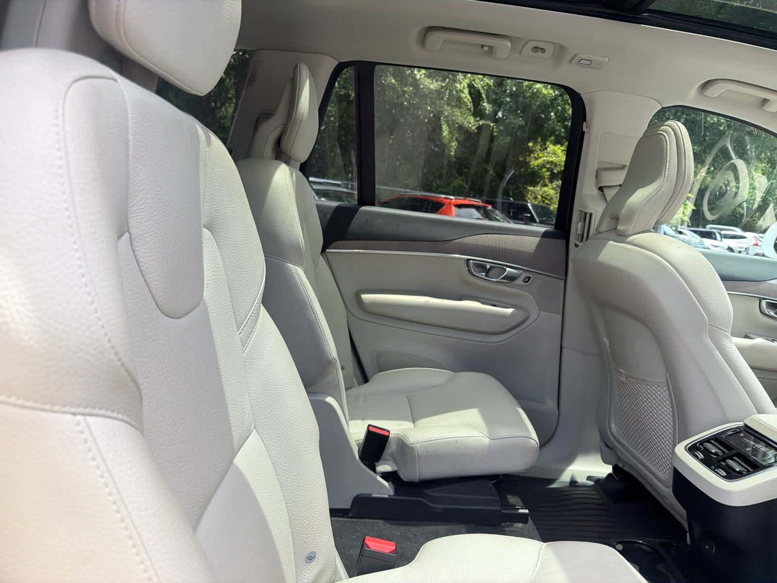 Used 2024 Volvo XC90 B6 Plus w/ Protection Package Premier AWD/4WD image 23