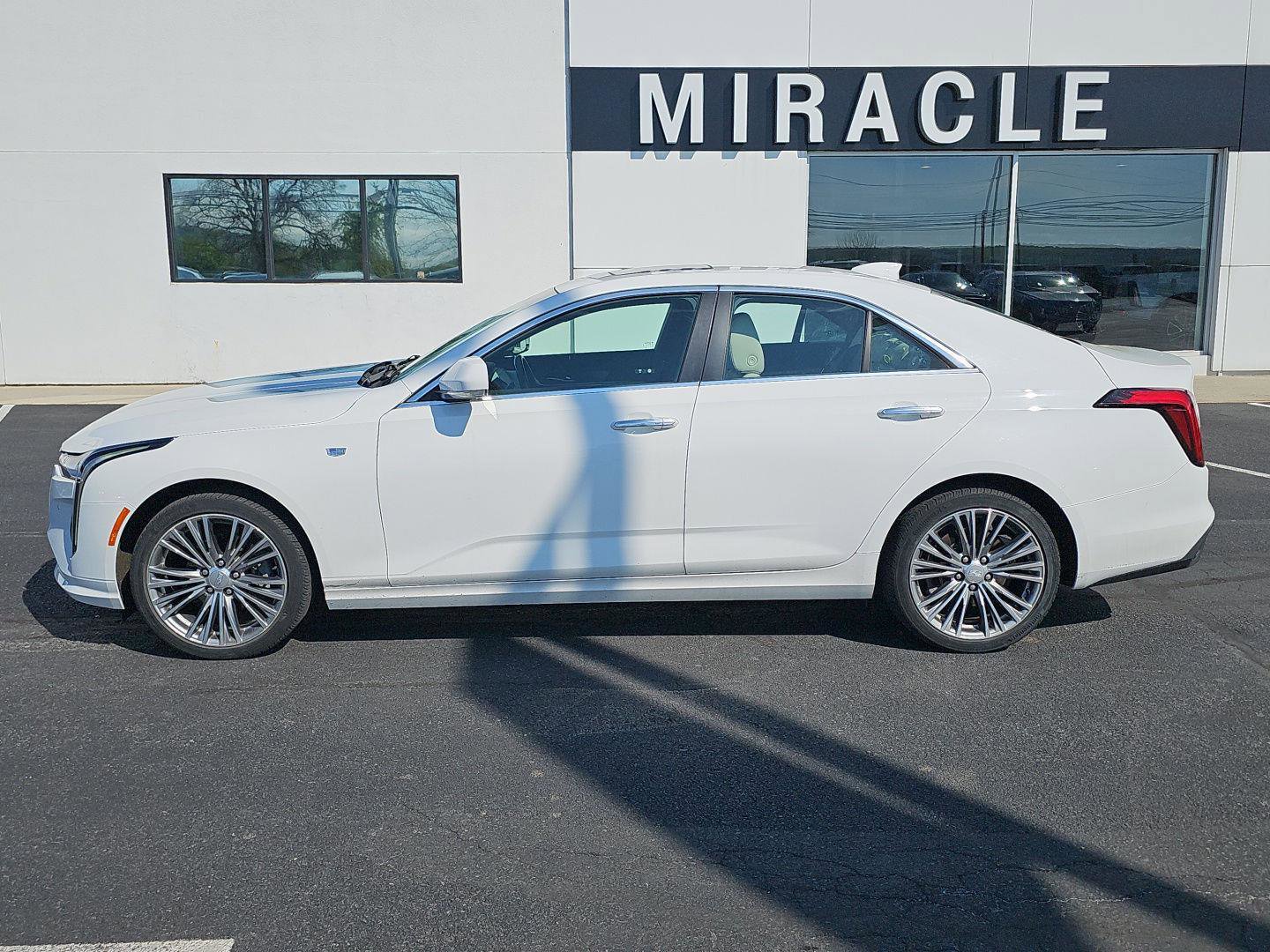 Used 2023 Cadillac CT4 Premium Luxury image 3