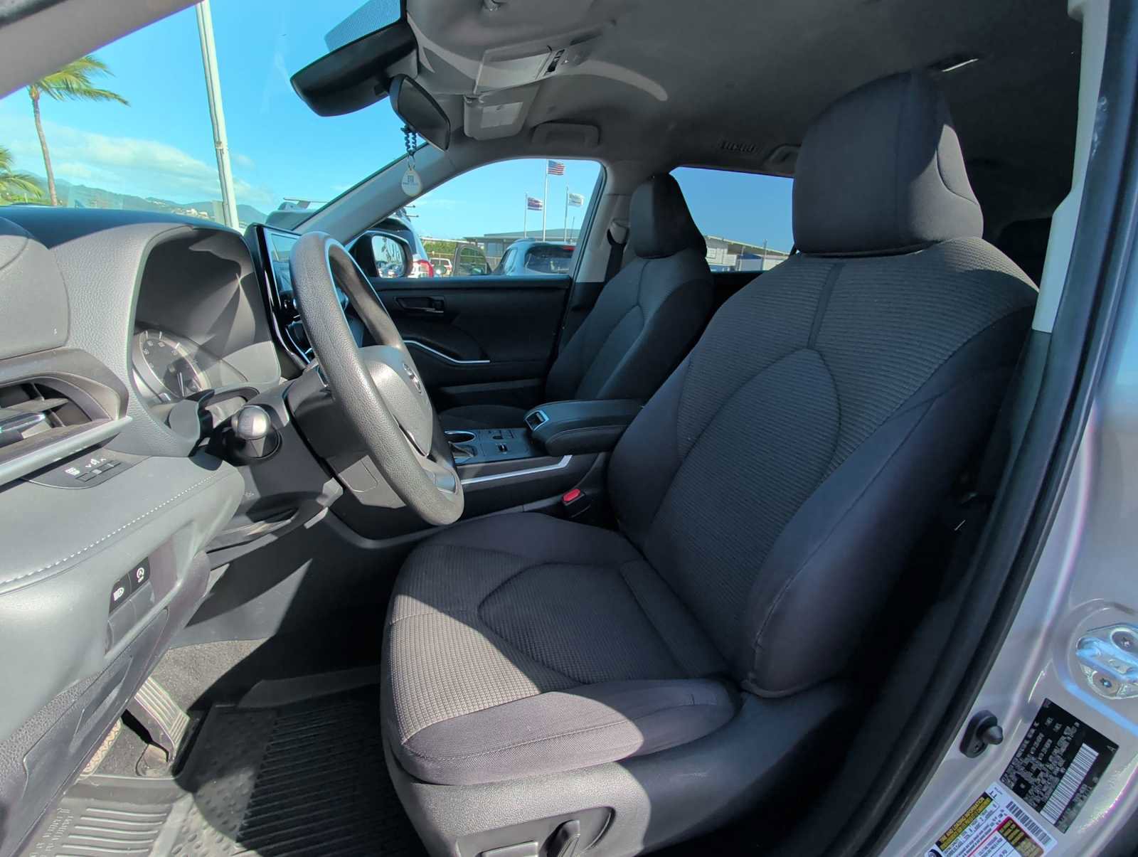 Used 2023 Toyota Highlander L image 13