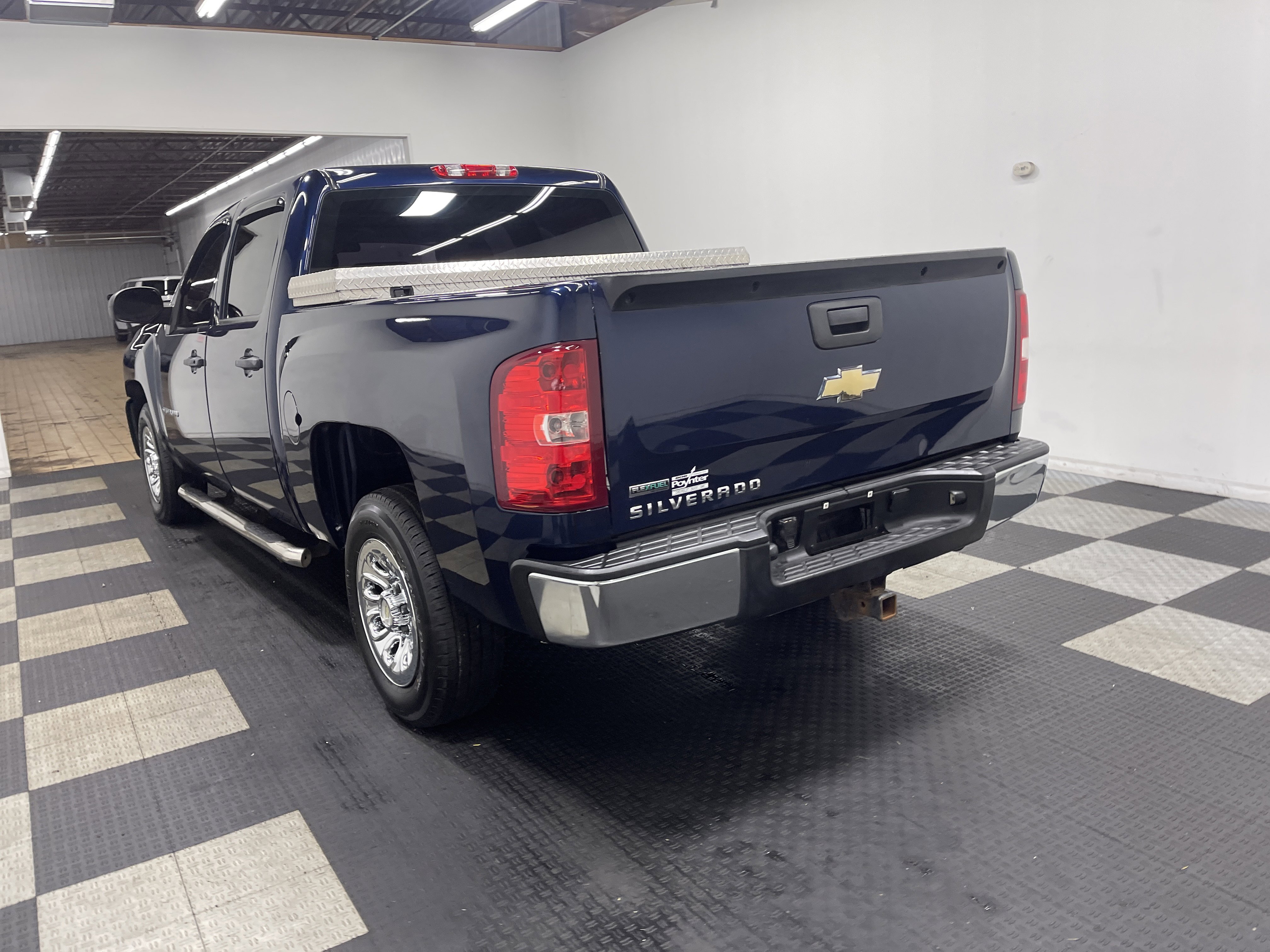 Used 2011 Chevrolet Silverado 1500 W/T RWD image 2