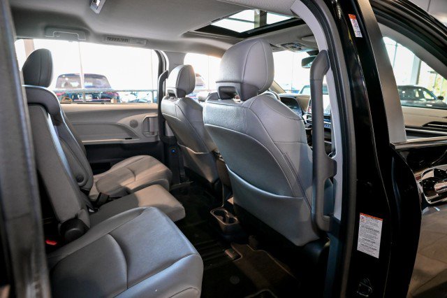 Used 2023 Toyota Sienna XLE FWD image 22