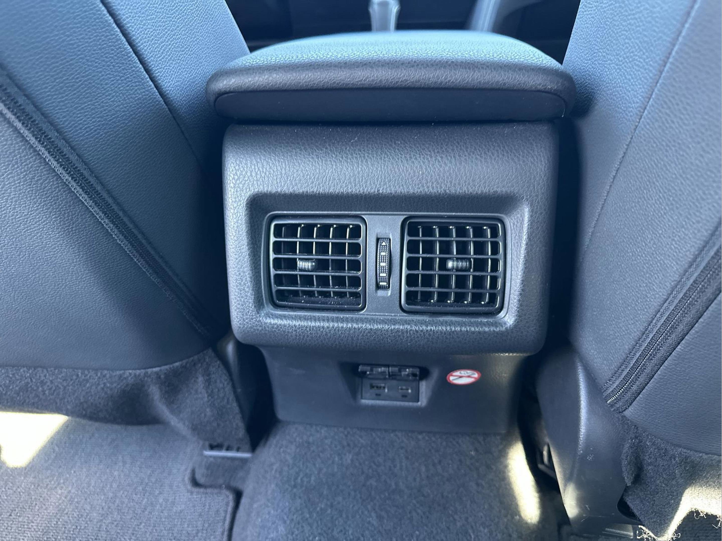 Used 2025 Toyota Camry SE image 31