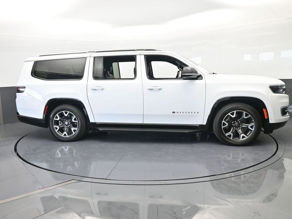 Used 2023 Jeep Wagoneer L Series III w/ Preferred Equipment Group image 3