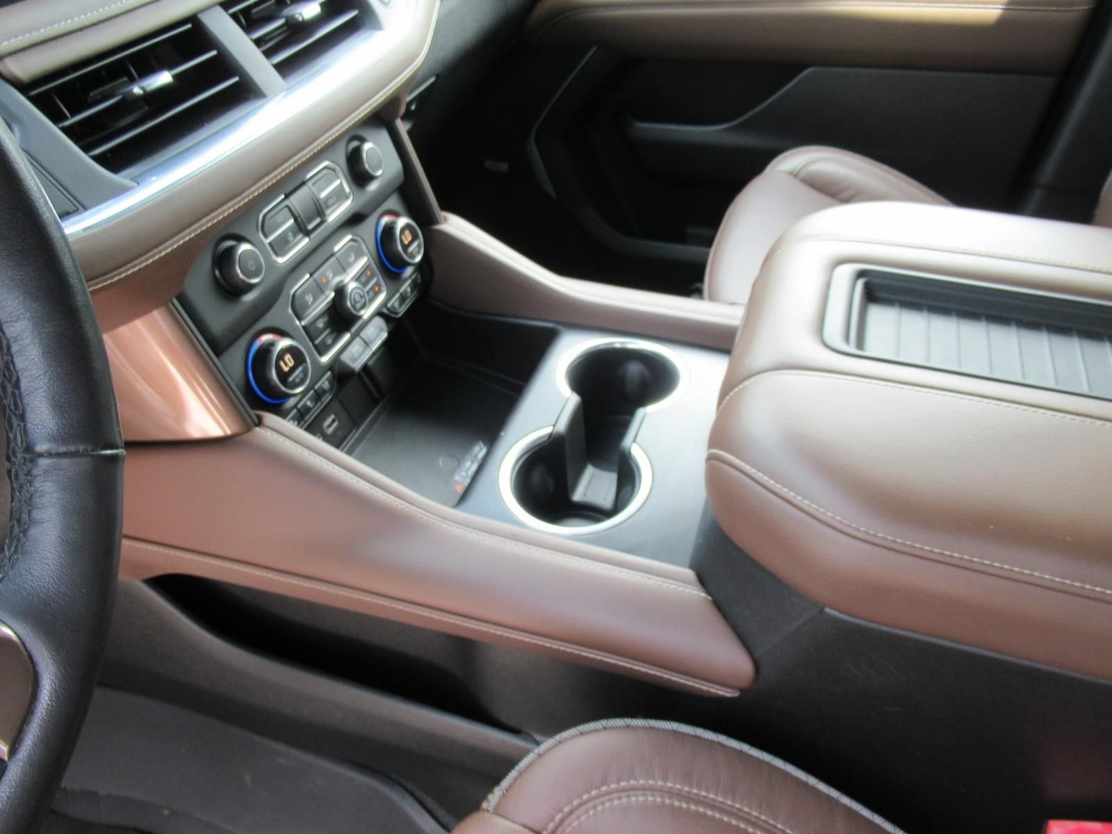 Used 2021 Chevrolet Tahoe High Country w/ Premium Package AWD/4WD image 19