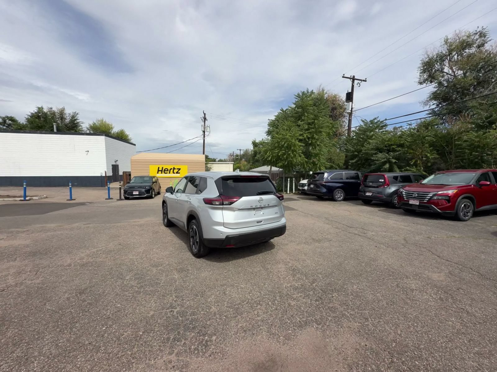 Used 2025 Nissan Rogue SV AWD/4WD image 12
