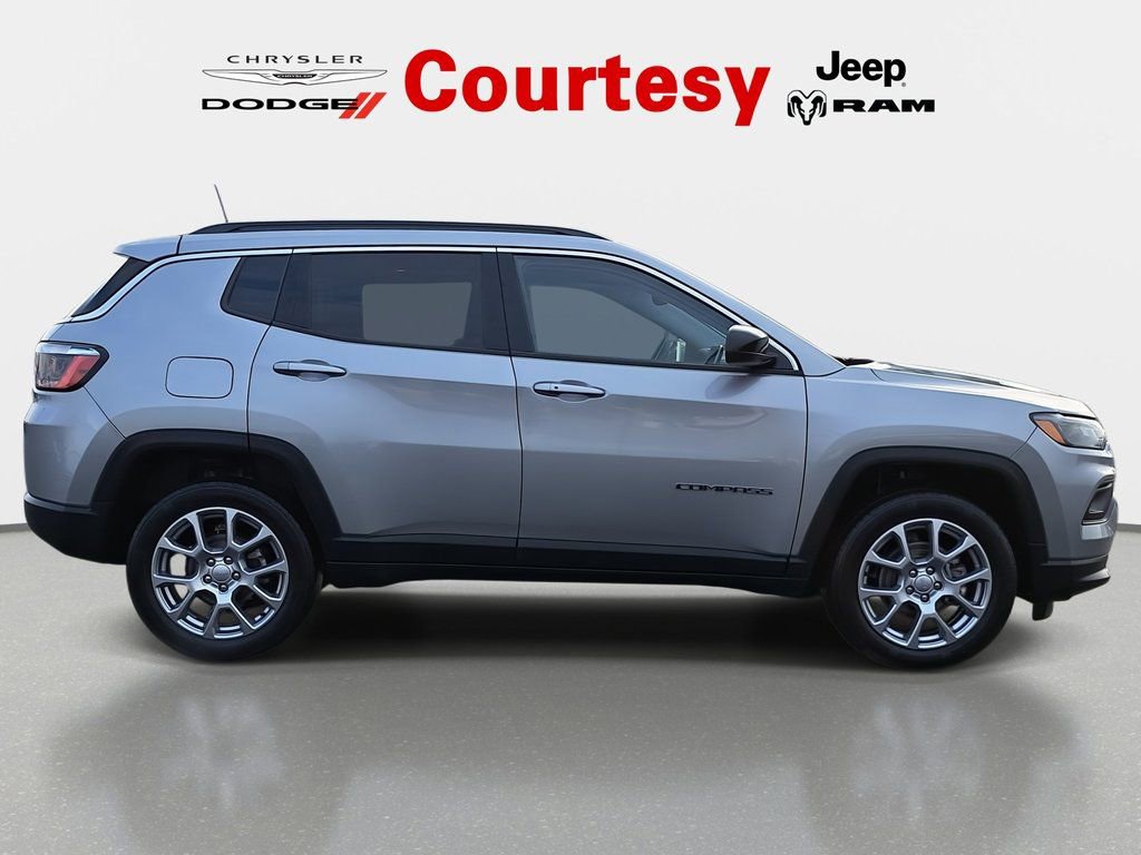 Certified 2022 Jeep Compass Latitude image 4