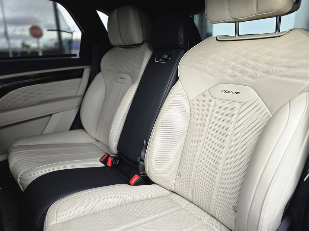 Used 2023 Bentley Bentayga Extended Wheelbase image 13