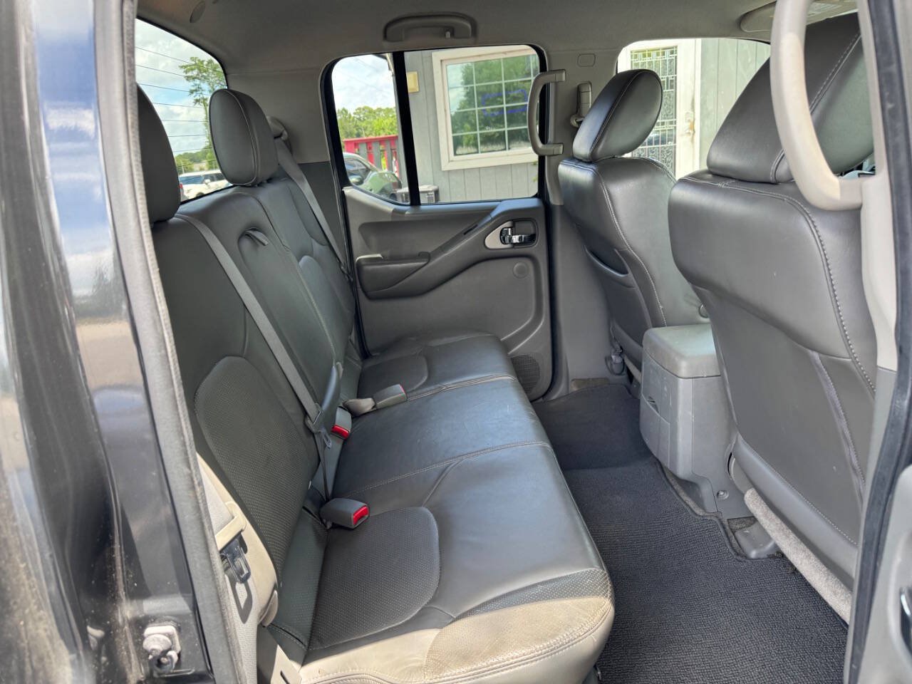 Used 2011 Nissan Frontier SL RWD image 13