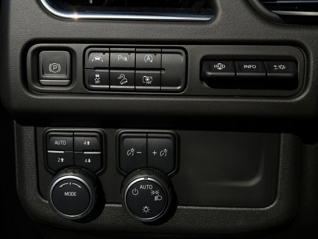 Used 2023 Chevrolet Suburban High Country AWD/4WD image 18