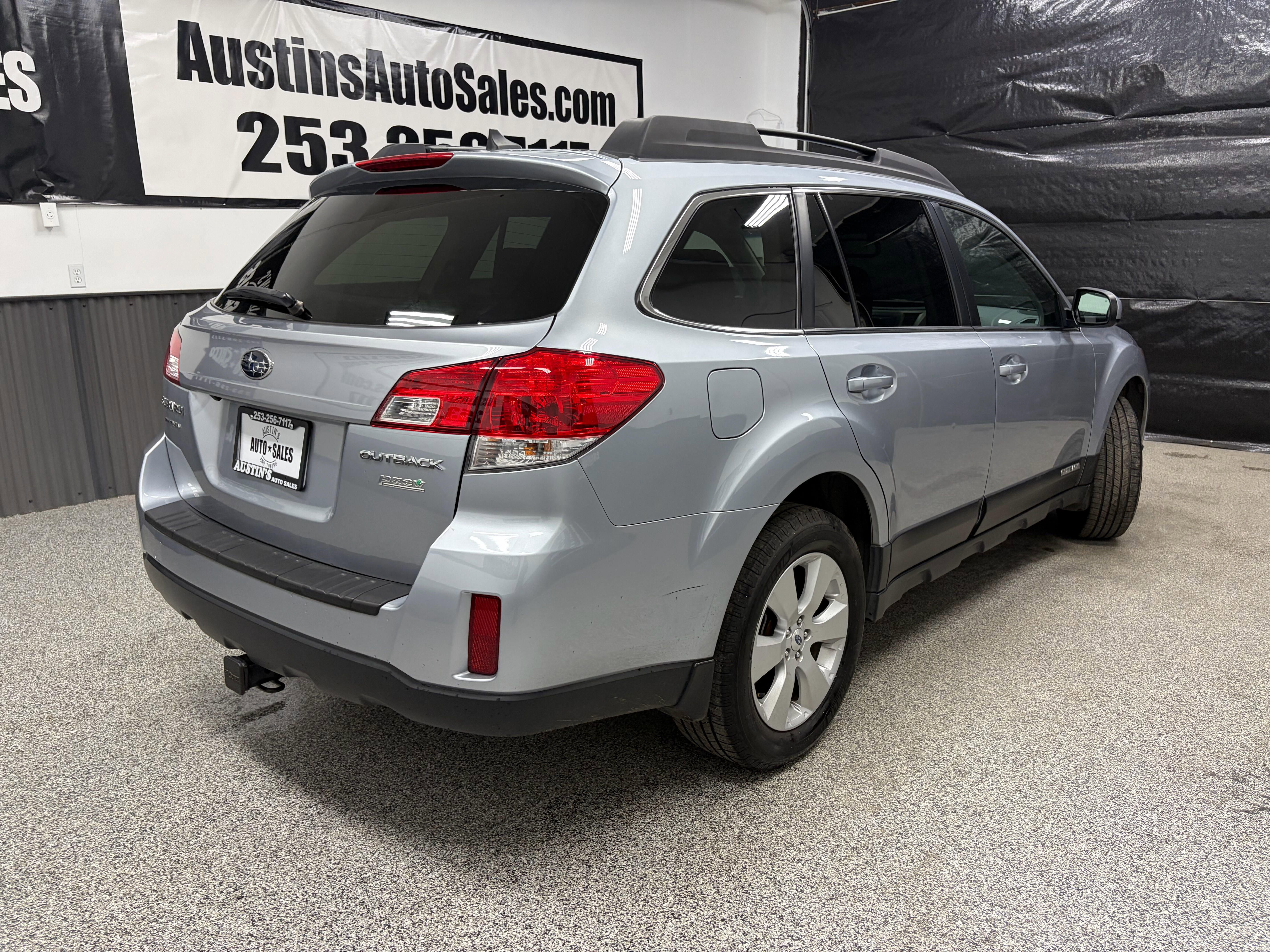 Used 2012 Subaru Outback 2.5i Limited image 3