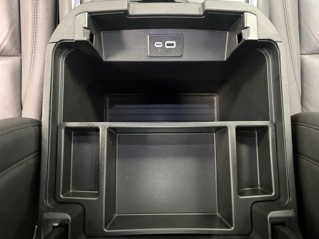 Used 2025 Chevrolet Suburban Z71 image 44