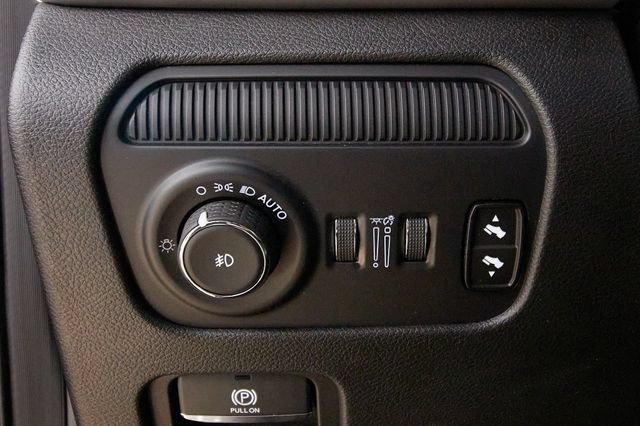 Used 2024 Jeep Wagoneer Series II w/ Convenience Group I AWD/4WD image 12