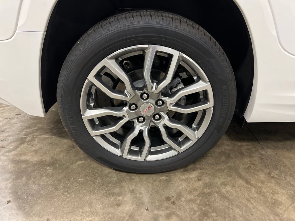 Certified 2024 GMC Terrain Denali w/ Denali Premium Package AWD/4WD image 10